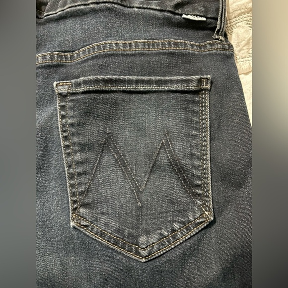 MOTHER High Waisted Looker Ankle Fray in Last Call Wash Dark Blue Skinny. Size32 - Picture 7 of 16